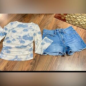 🌻 2 PCS Shorts $ Top BUNDLE. BLUE & WHITE TOP and blue Denim Brand: SHEIN EUC